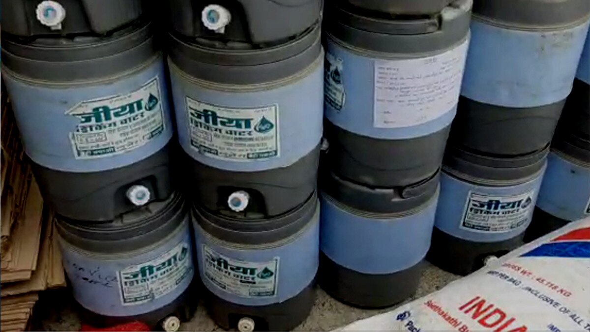 यूरिया को स्प्रि‍ट में मिलाकर बनाते थे शराब, कुएं में रखते थे छिपाकर.