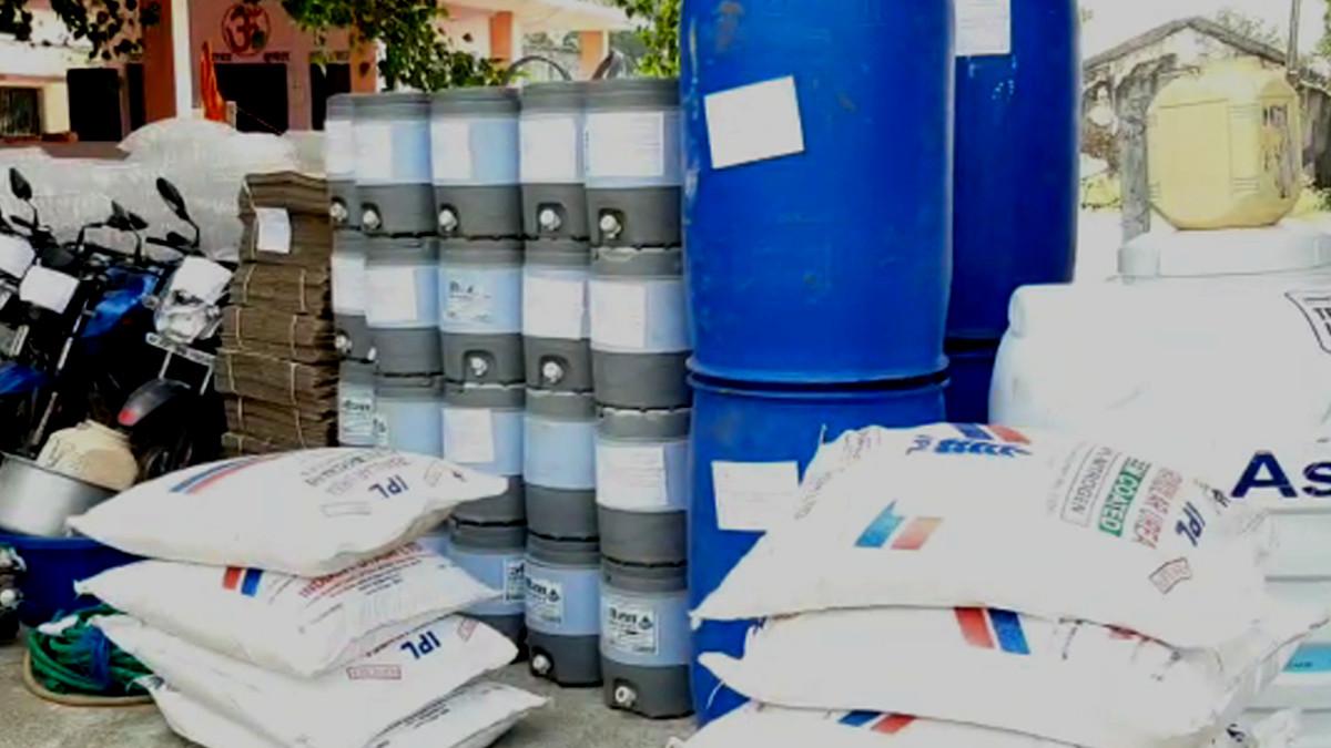 स्‍प्रीट में यूर‍िया म‍िलाकर बनातेे थे शराब. 