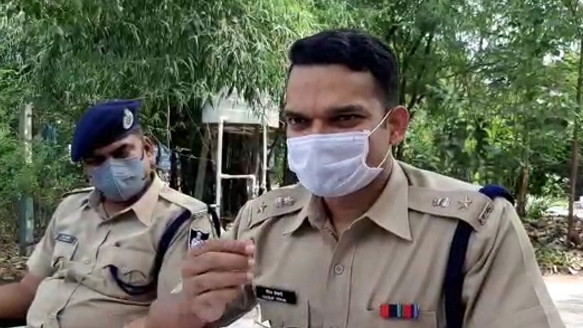 यूरिया को स्प्रि‍ट में मिलाकर बनाते थे शराब, कुएं में रखते थे छिपाकर.