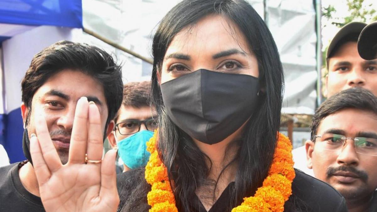 नामांकन करने के बाद पुष्पम प्रिया (PTI फोटो)