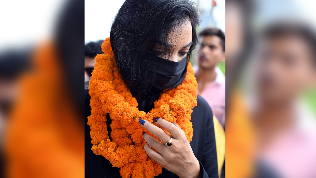 Know the secret of Pushpam Priya Chaudhary black dress