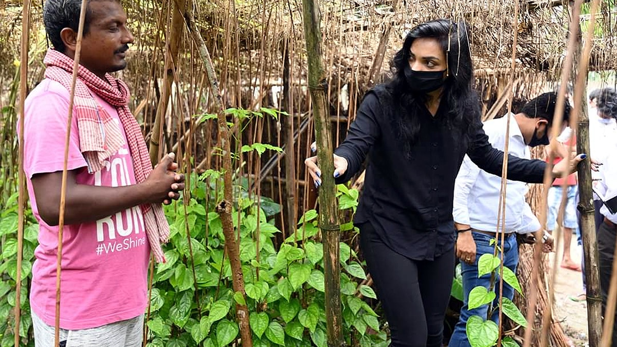 Know the secret of Pushpam Priya Chaudhary black dress