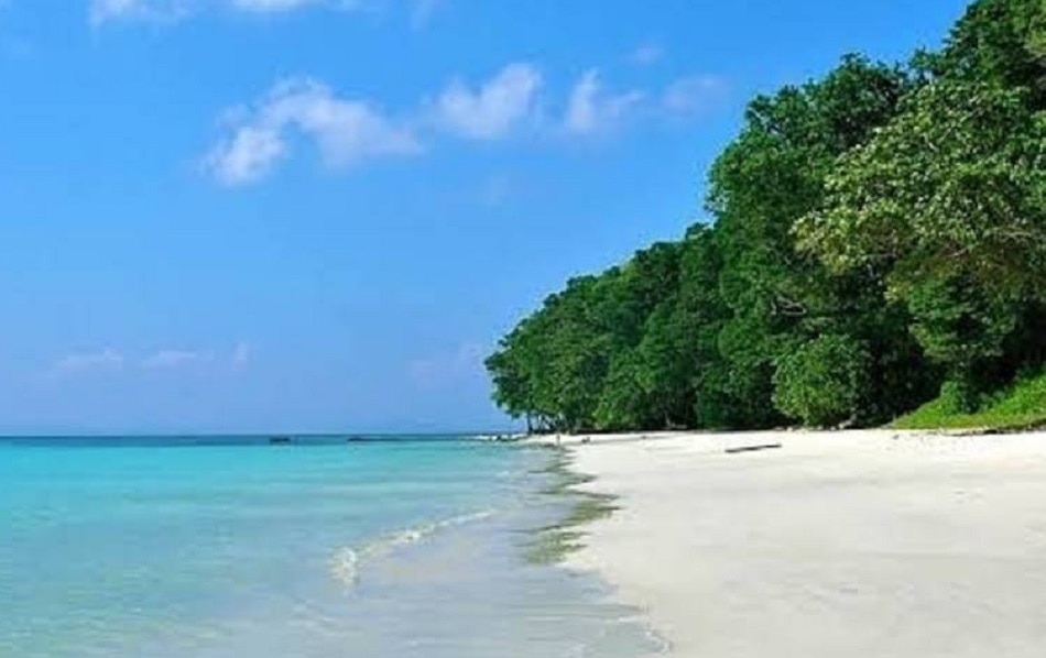 राधानगर बीच