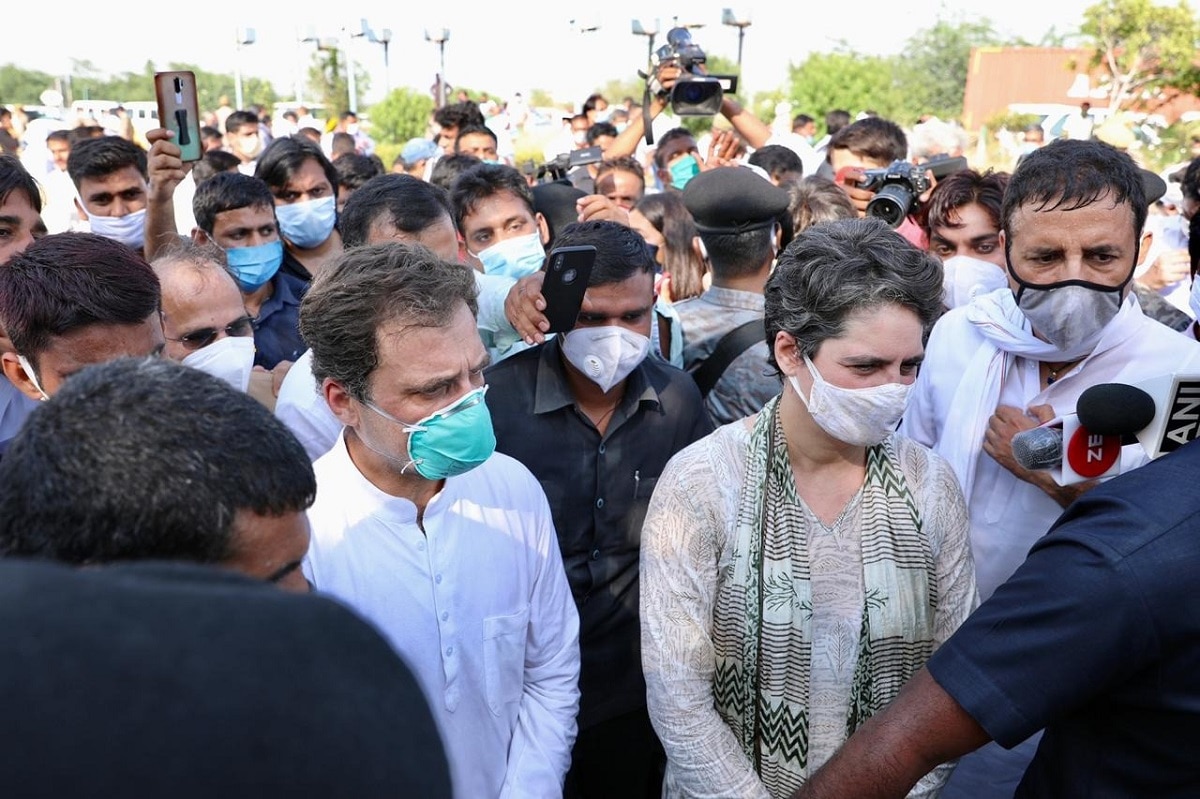 हाथरस में धक्कामुक्की में गिरे राहुल गांधी