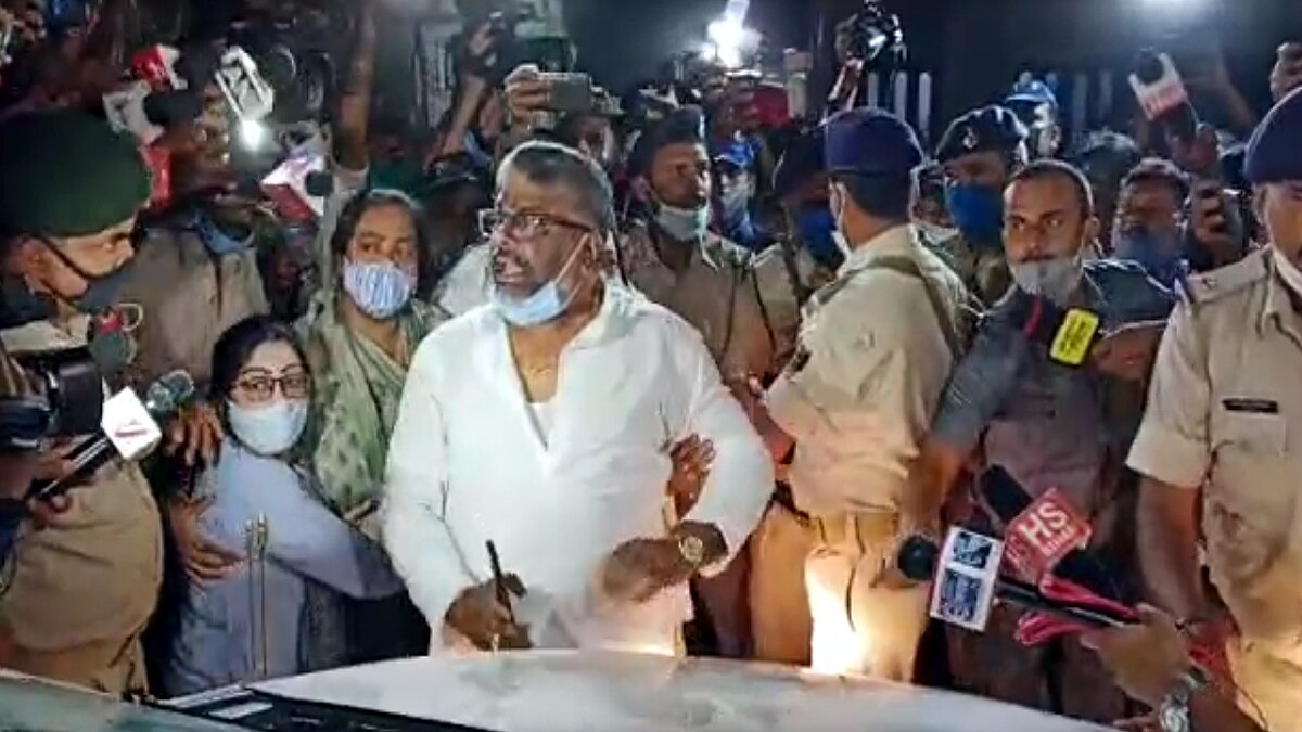 Ramvilas Paswan Daughter Son in law anil sadhu stopped at Patna Airport 