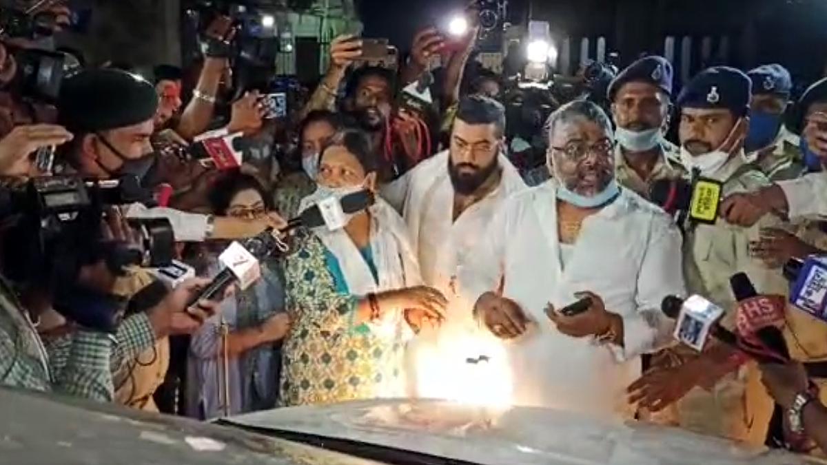 Ramvilas Paswan Daughter Son in law anil sadhu stopped at Patna Airport 