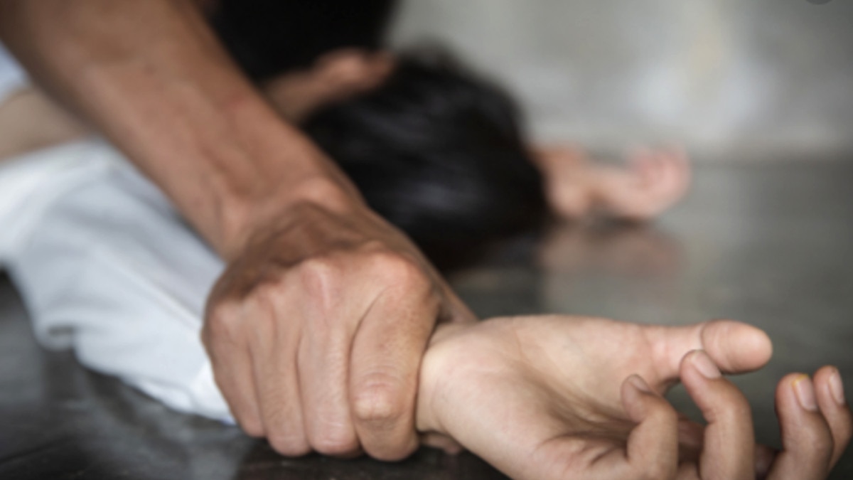 गैंगरेप के बाद ब्‍लैकमेल.