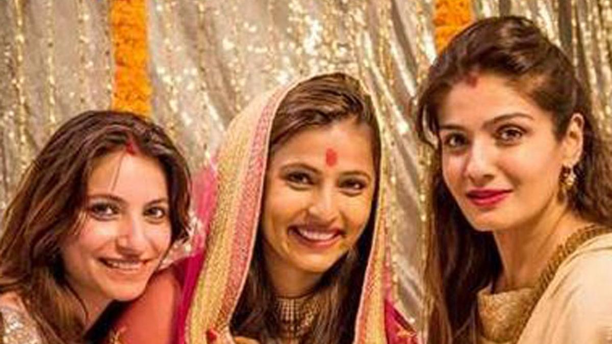 अपनी बेटियों संग रवीना टंडन