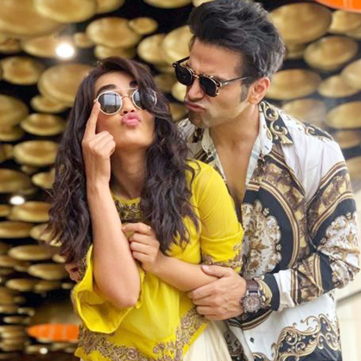 ऋत्व‍िक धनजानी-आशा नेगी