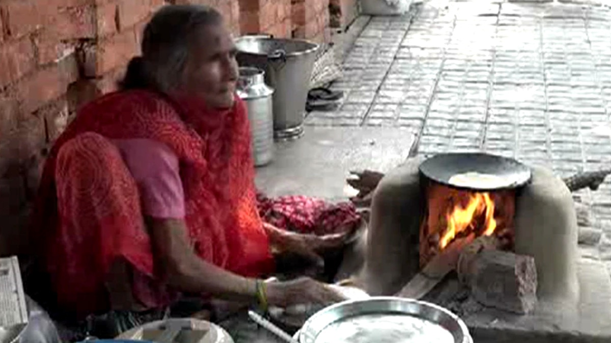 रोटी वाली अम्‍मा का इमोशनल वीडियो वायरल.