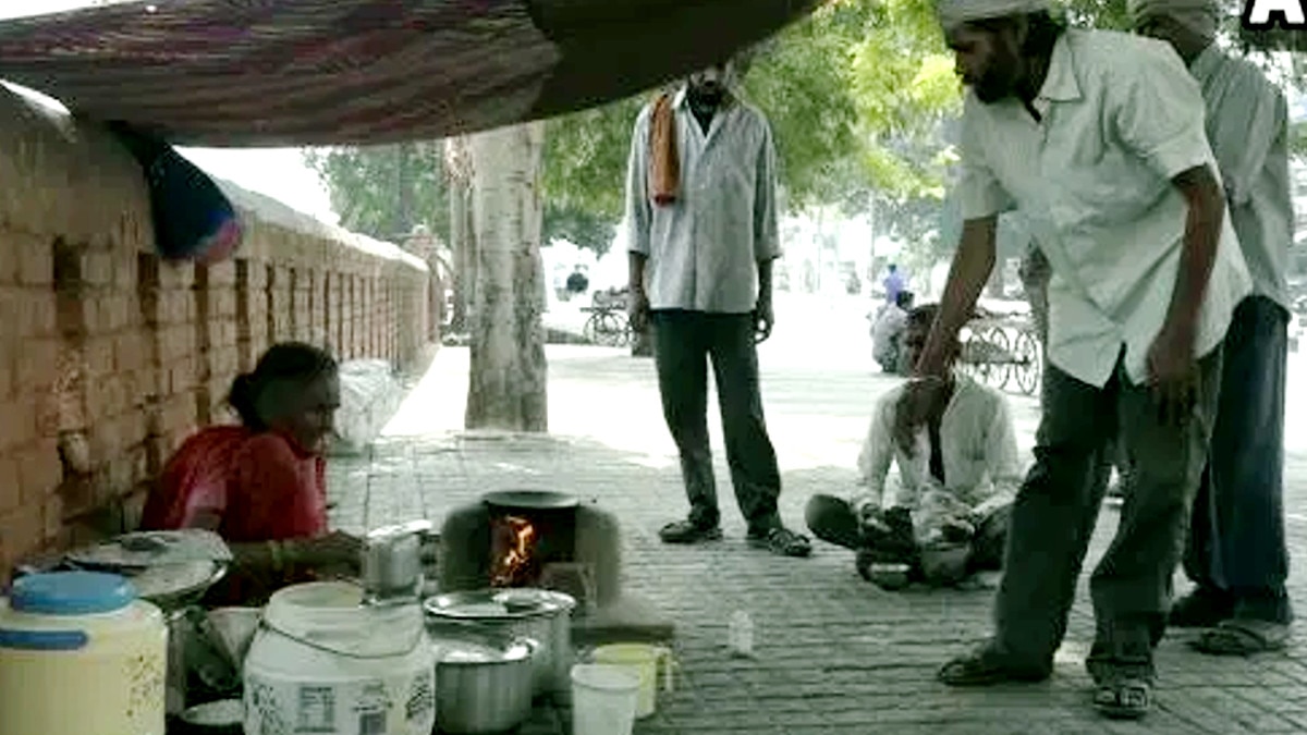 रोटी वाली अम्‍मा का इमोशनल वीडियो वायरल.