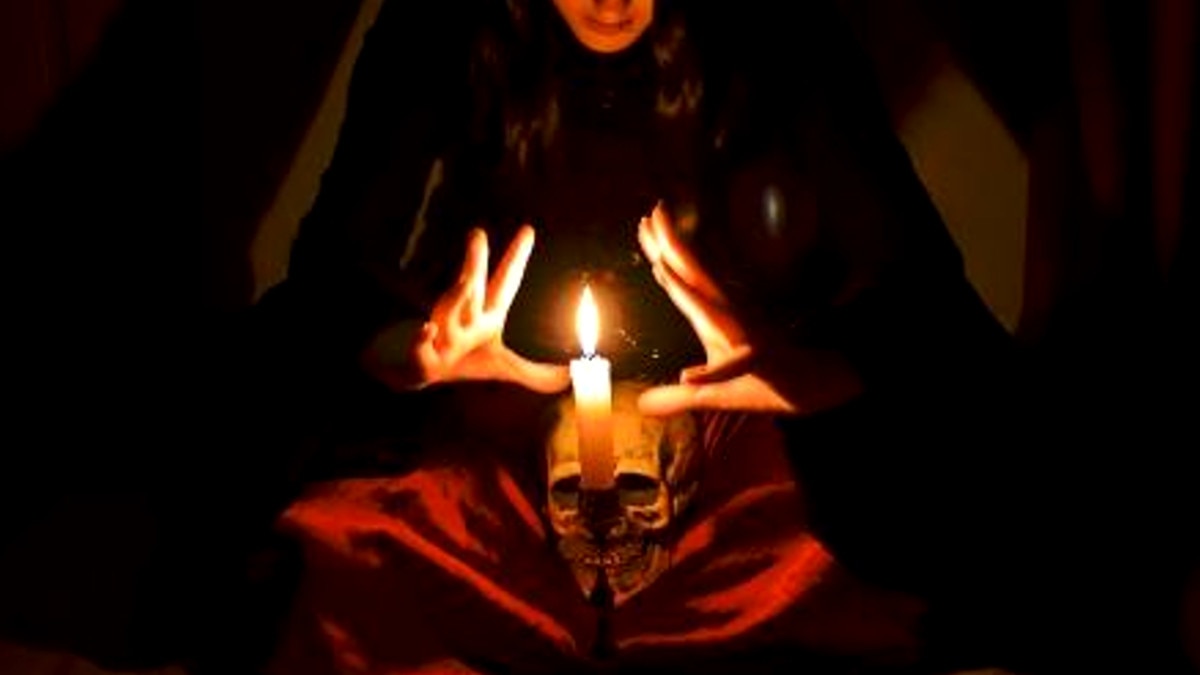 मां ने देवी को खुश करने चढ़ा दी 24 साल के बेटे की बलि.