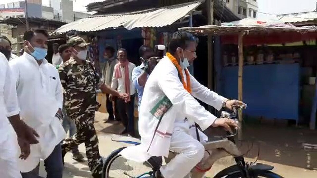 RJD contestant Alok Kumar Mehta Samastipur filled nomination drive cycle 