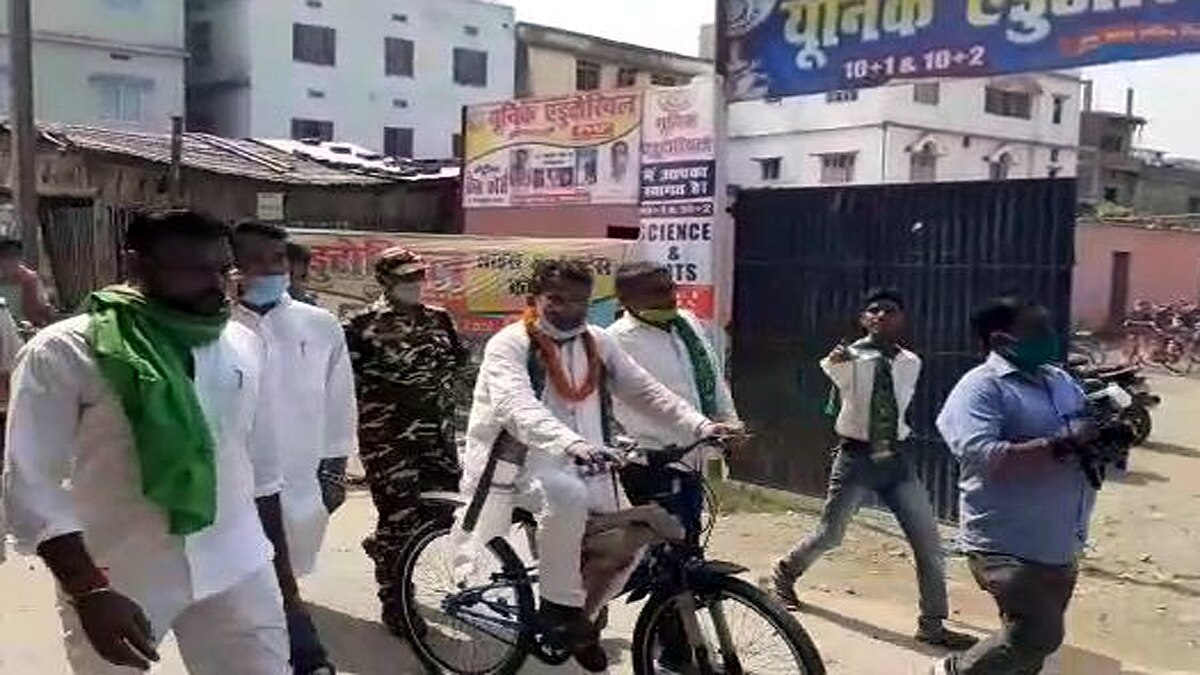 RJD contestant Alok Kumar Mehta Samastipur filled nomination drive cycle 