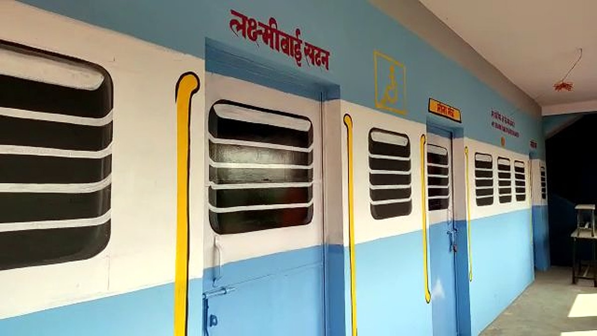 Polling station at School built like train Shiksha Rath Express Samastipur 