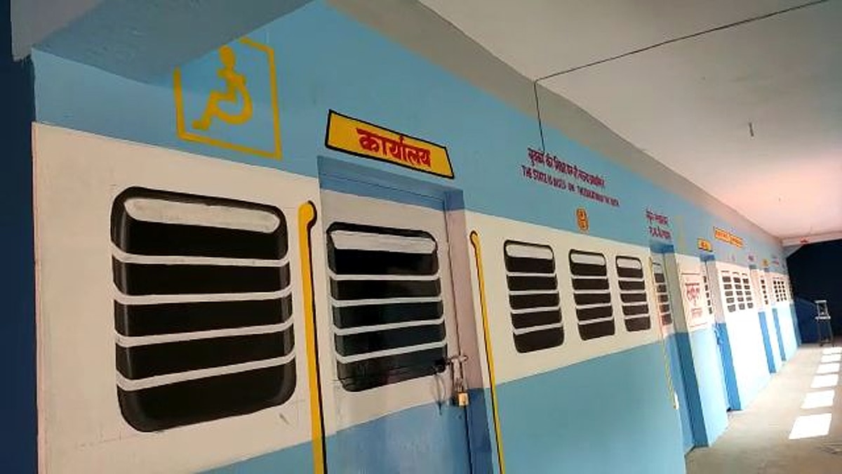 Polling station at School built like train Shiksha Rath Express Samastipur 