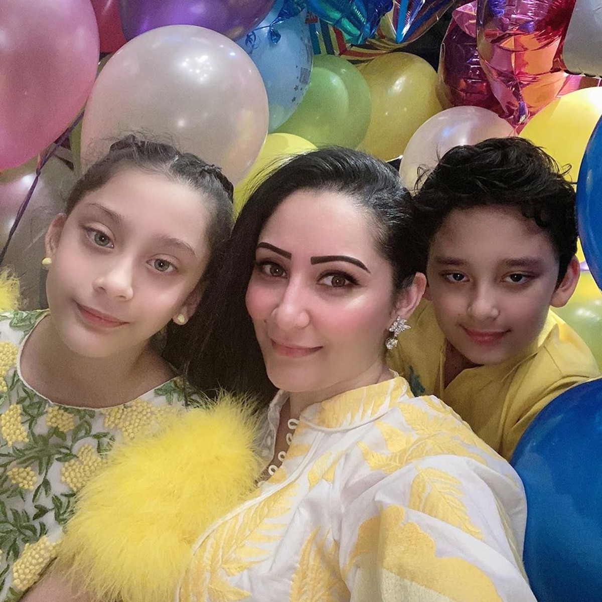 शहरान, मान्यता दत्त और इकरा