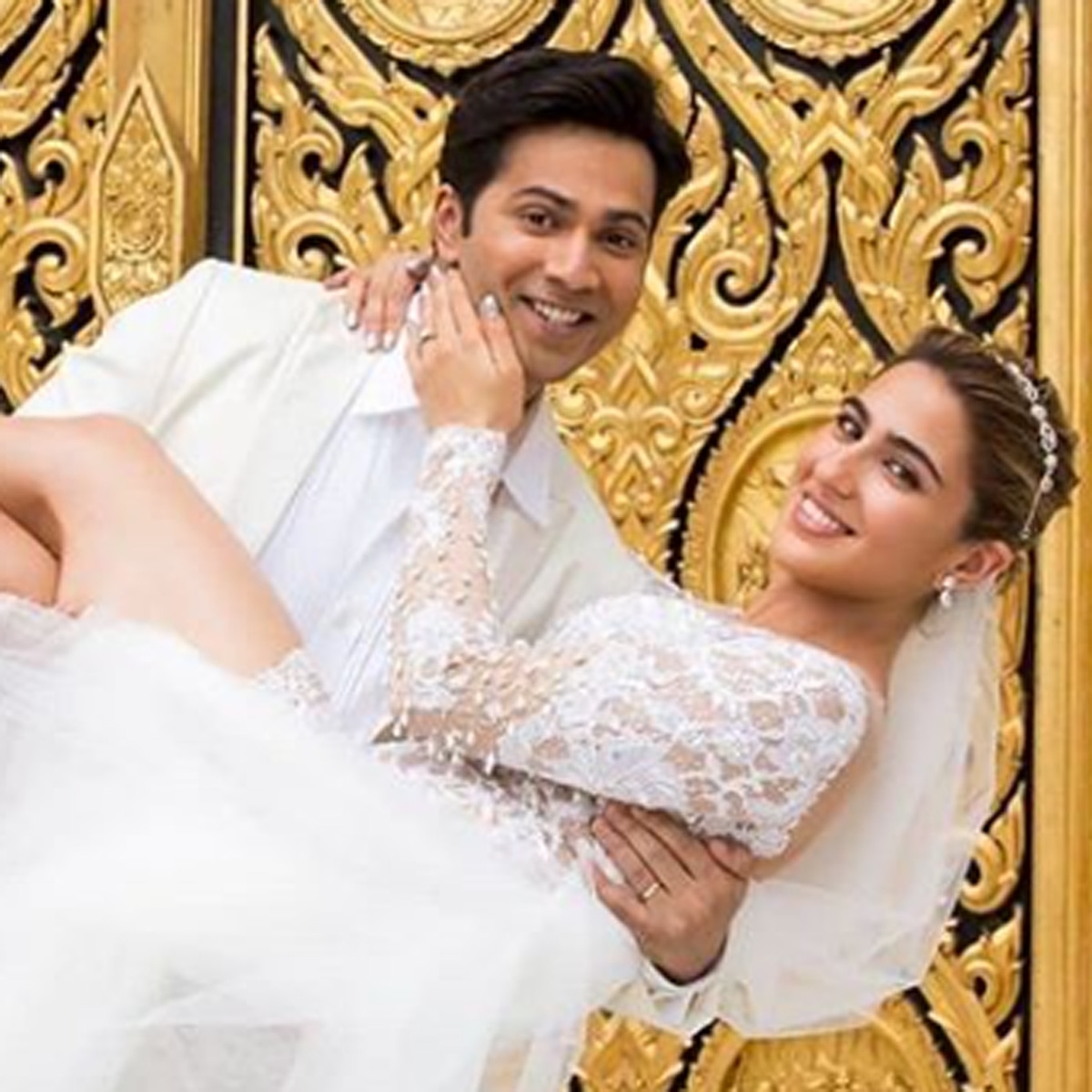 सारा-वरुण धवन (कूली नंबर 1)