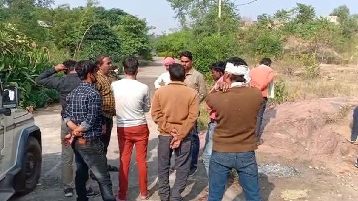 कन्या भोज से भगाए जाने पर किया आत्मदाह.