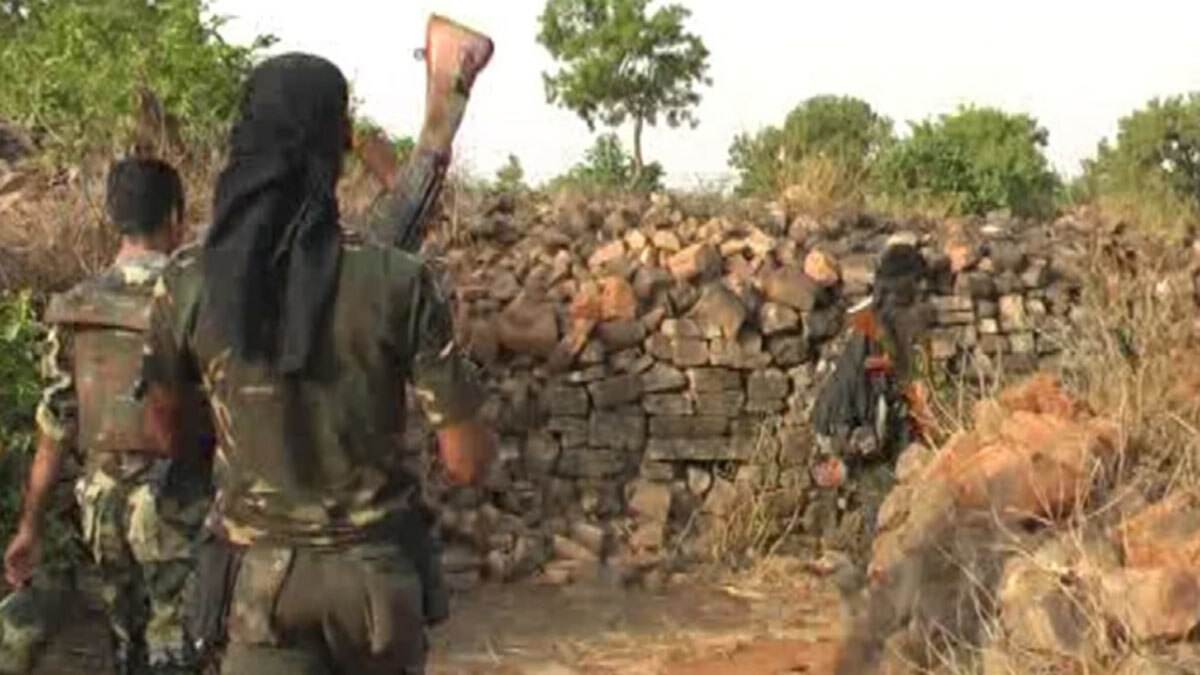 वोटिंग से पहले रोहतास का नक्सली क्षेत्र बना छावनी (फोटो आजतक)