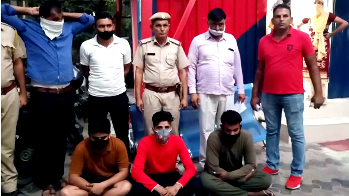 स्‍पा सेंटर में मसाज की जगह चल रहा था सेक्‍स रैकेट.