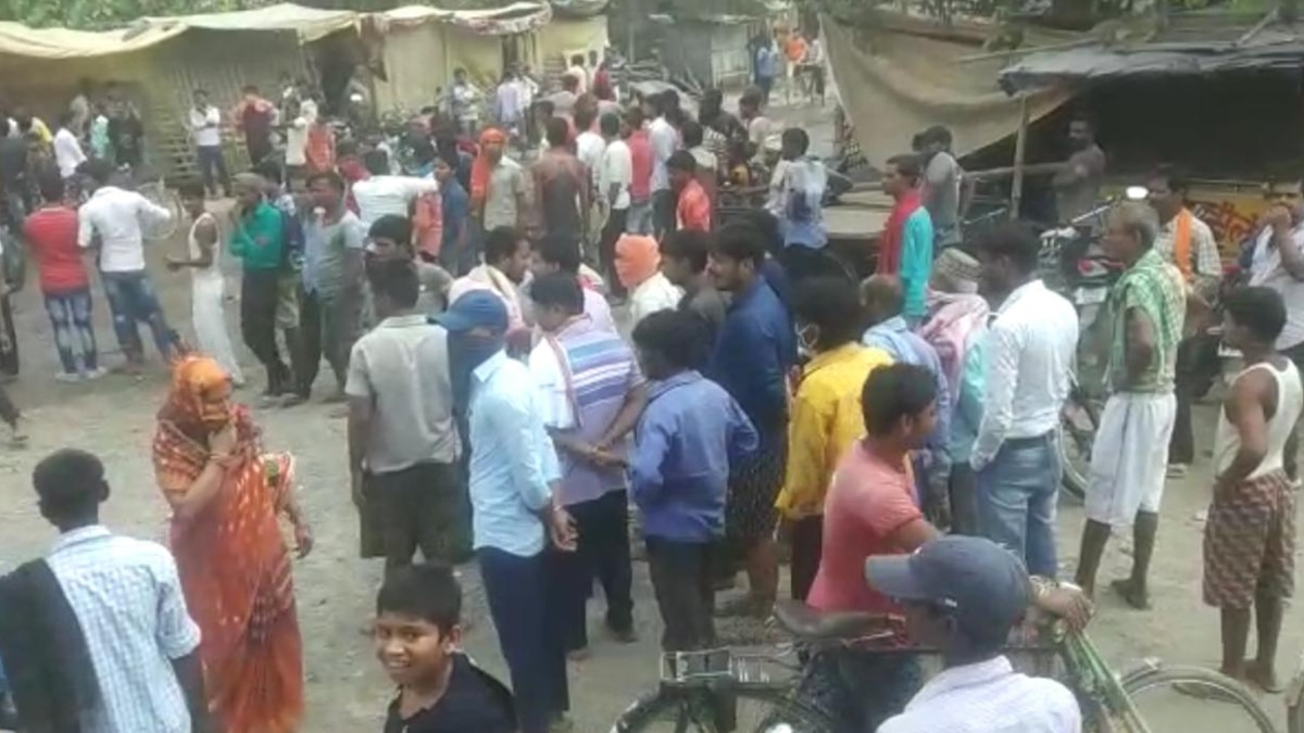 सीतामढ़ी में दुर्गा पूजा को लेकर बवाल. 