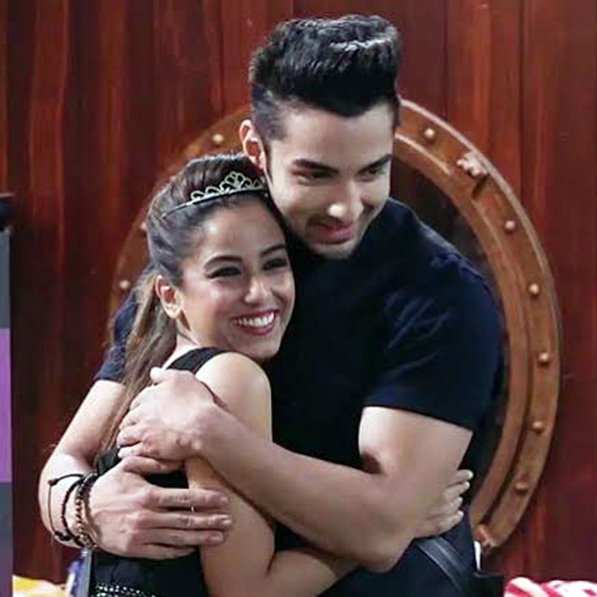 सृष्टि रोड़े और रोहित सुचंती