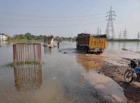 छपरा से गोपालगंज-सिवान और उत्तरप्रदेश के गोरखपुर समेत कई जिलों को जोड़ती है यह सड़क.