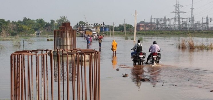 छपरा से गोपालगंज-सिवान और उत्तरप्रदेश के गोरखपुर समेत कई जिलों को जोड़ती है यह सड़क.