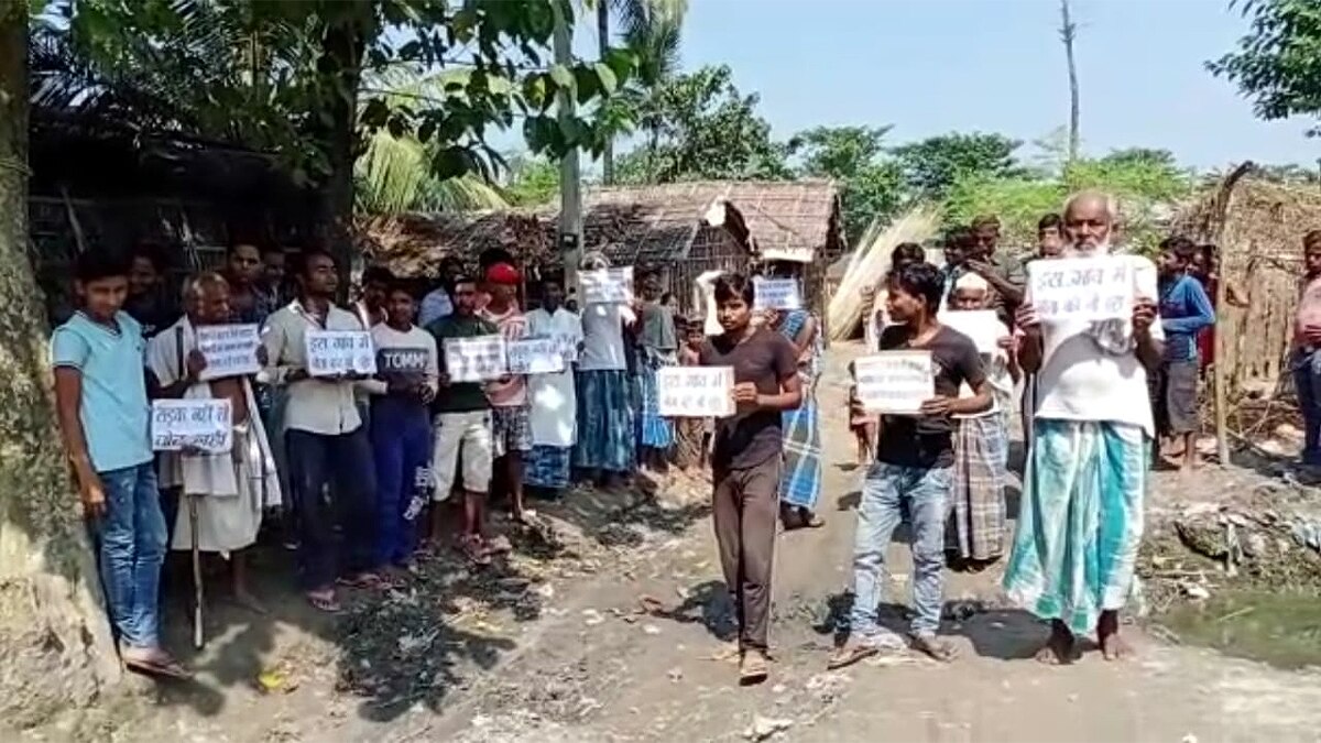 Board of no entry of Leaders put out of Gihwa Panchayat Supaul