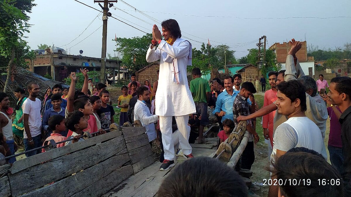 Different campaigning Styles of Tejpratap Yadav