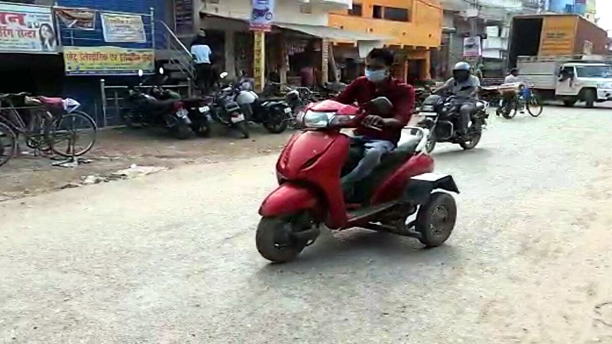 Why Tejaswi Yadav hit by Slippers thrown by Specially Disabled man