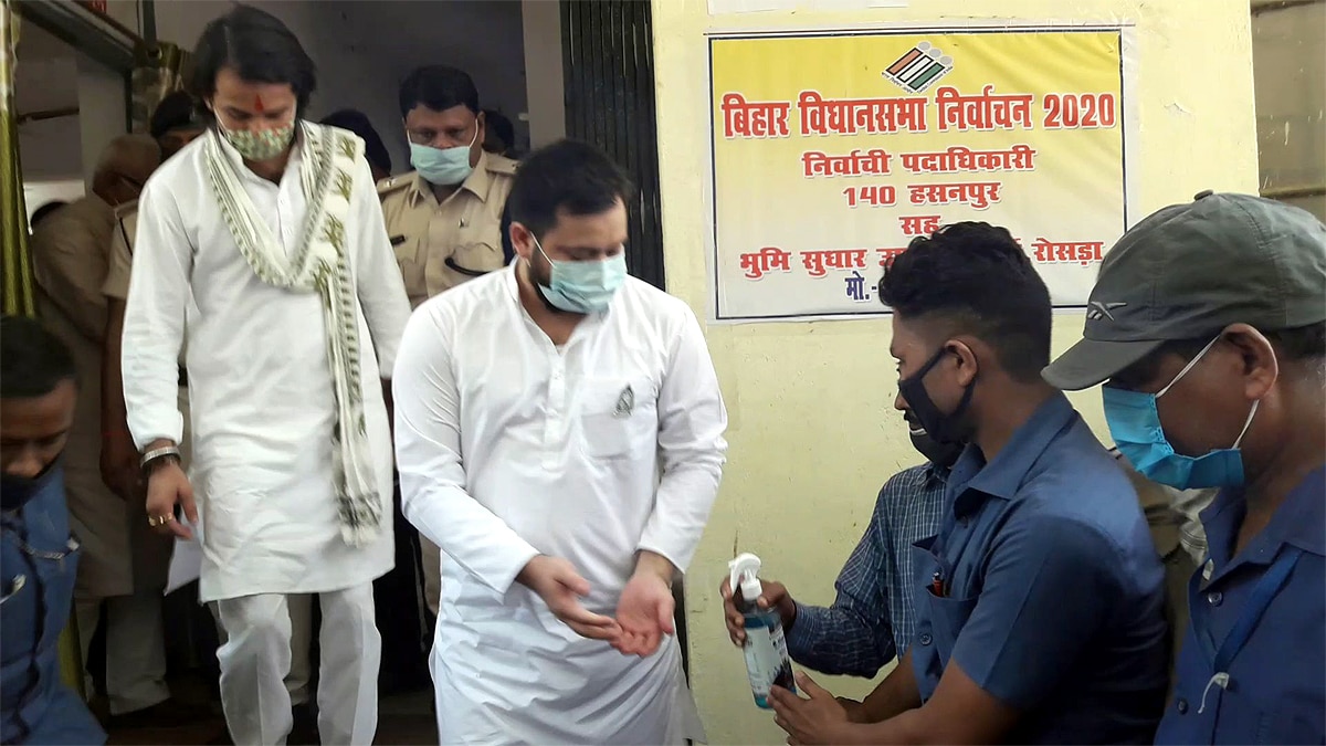 Tej Pratap one year younger than Tejaswi Bihar Election