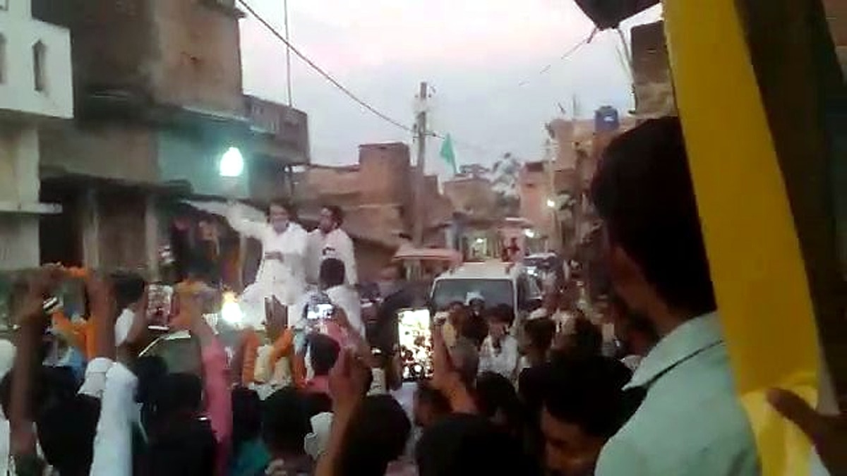 Different campaigning Styles of Tejpratap Yadav