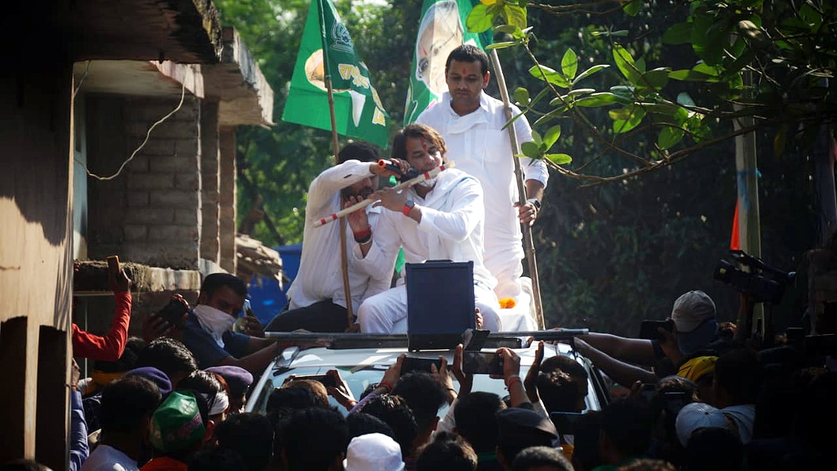 Different campaigning Styles of Tejpratap Yadav