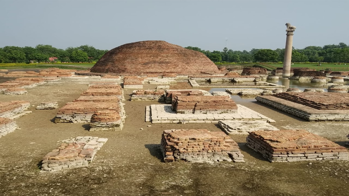 अशोक स्तंभ. 