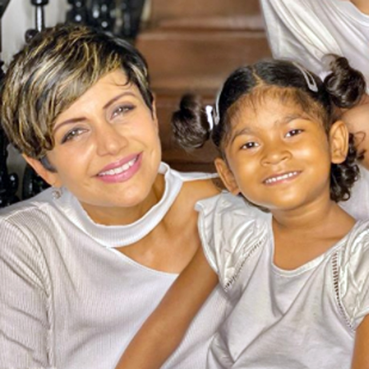 मंदिरा बेदी अपनी बेटी के साथ