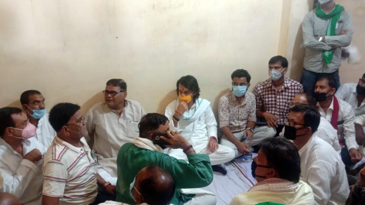 तेज प्रताप यादव ने खेत में चलाया ट्रैक्टर (फोटो आजतक)