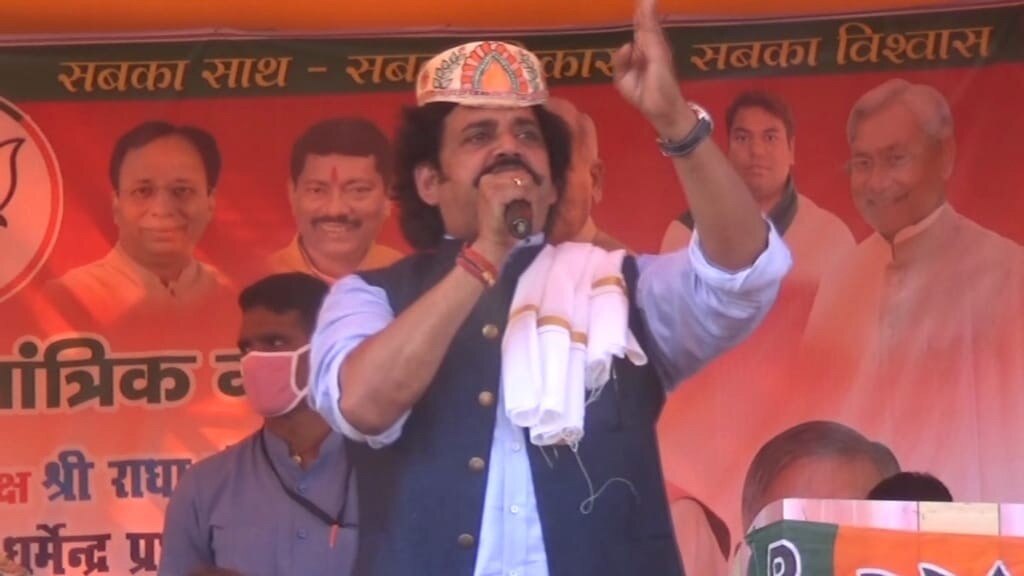 ​बीजेपी सांसद रवि किशन ने तेजस्वी यादव पर निशाना साधा (फोटो आजतक)