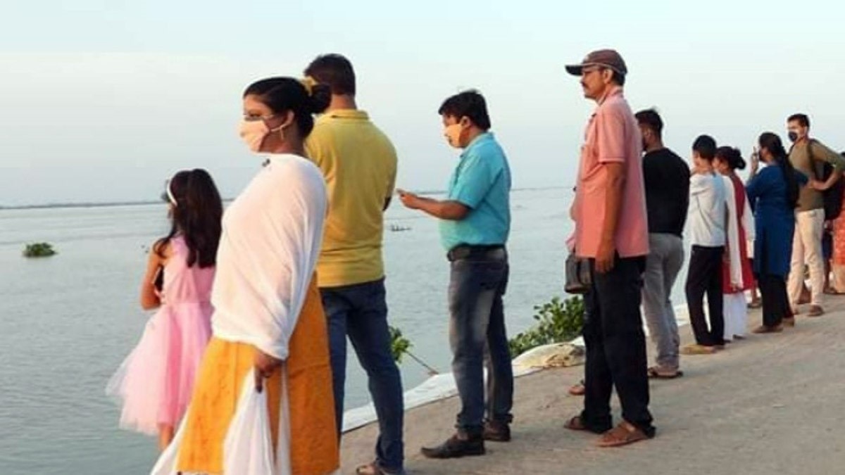 गंगा नदी में डॉल्फिन करती अठखेलियां (फोट आजतक)