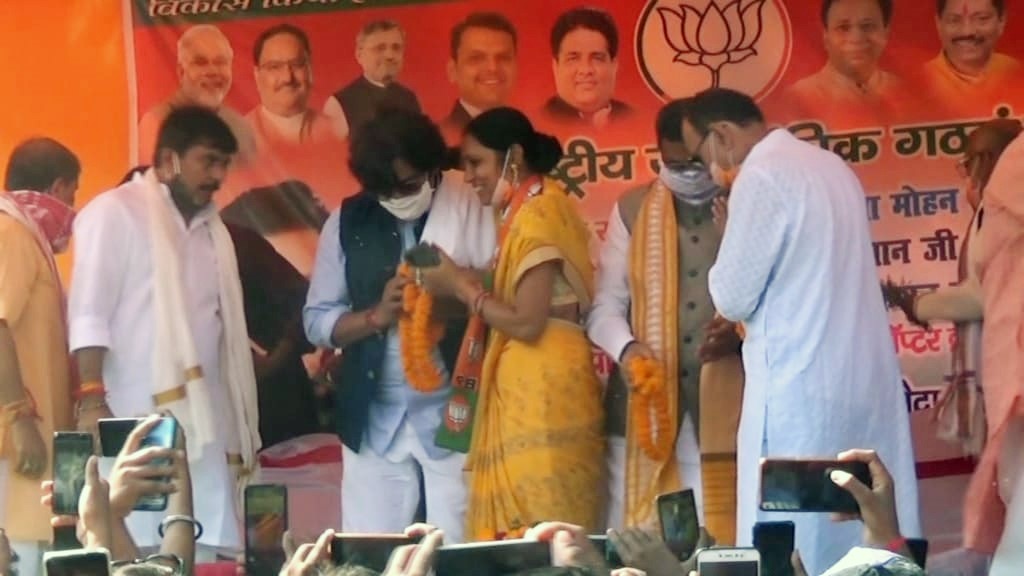 बीजेपी सांसद रवि किशन ने तेजस्वी यादव पर निशाना साधा (फोटो आजतक)