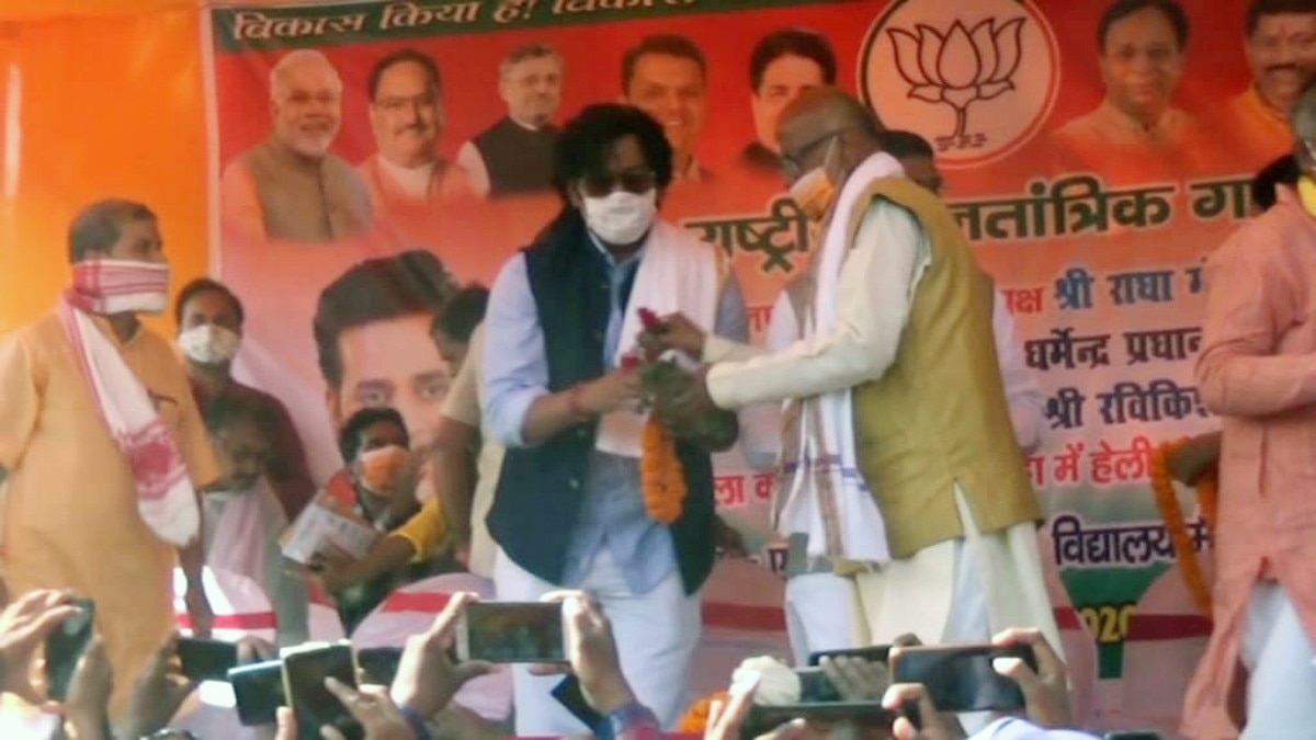 ​बीजेपी सांसद रवि किशन ने तेजस्वी यादव पर निशाना साधा (फोटो आजतक)