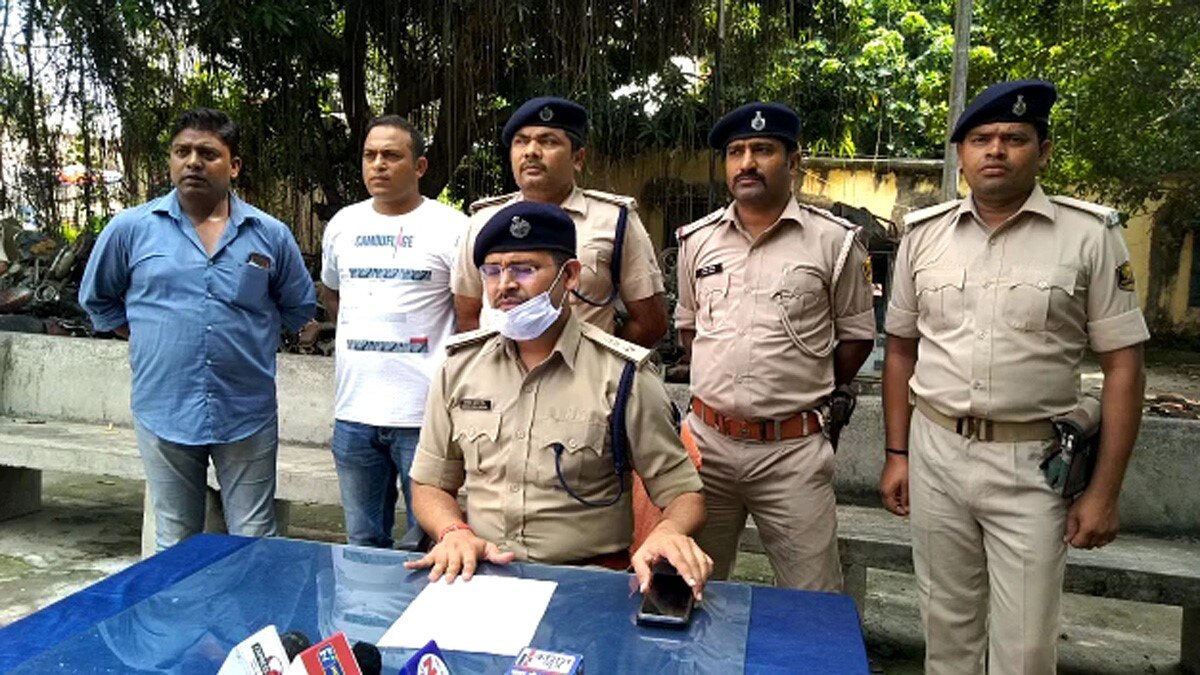 लूट की वारदात को अंजाम देने से पहले दबोचे गए छह बदमाश (फोटो आजतक)