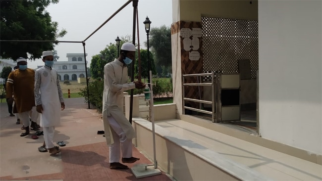 School Reopen: लखनऊ का एक मदरसा 