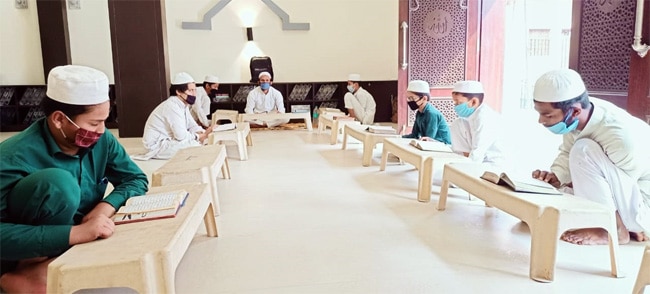 School Reopen: लखनऊ का एक मदरसा 