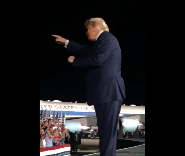 डोनाल्ड ट्रंप ने किया डांस