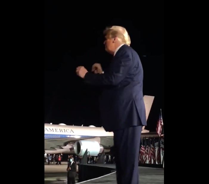 डोनाल्ड ट्रंप ने किया डांस