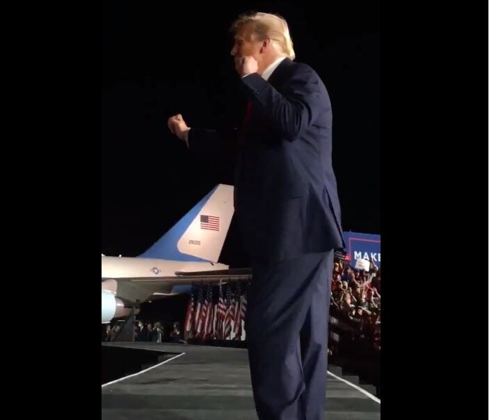 डोनाल्ड ट्रंप ने किया डांस