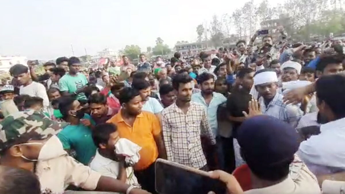 नीतीश कुमार की सभा में हंगामा (फोटो आजतक)