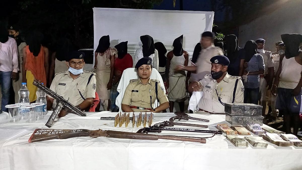 Munger Police busted fake English alcohol country made liquor 15 arrested 